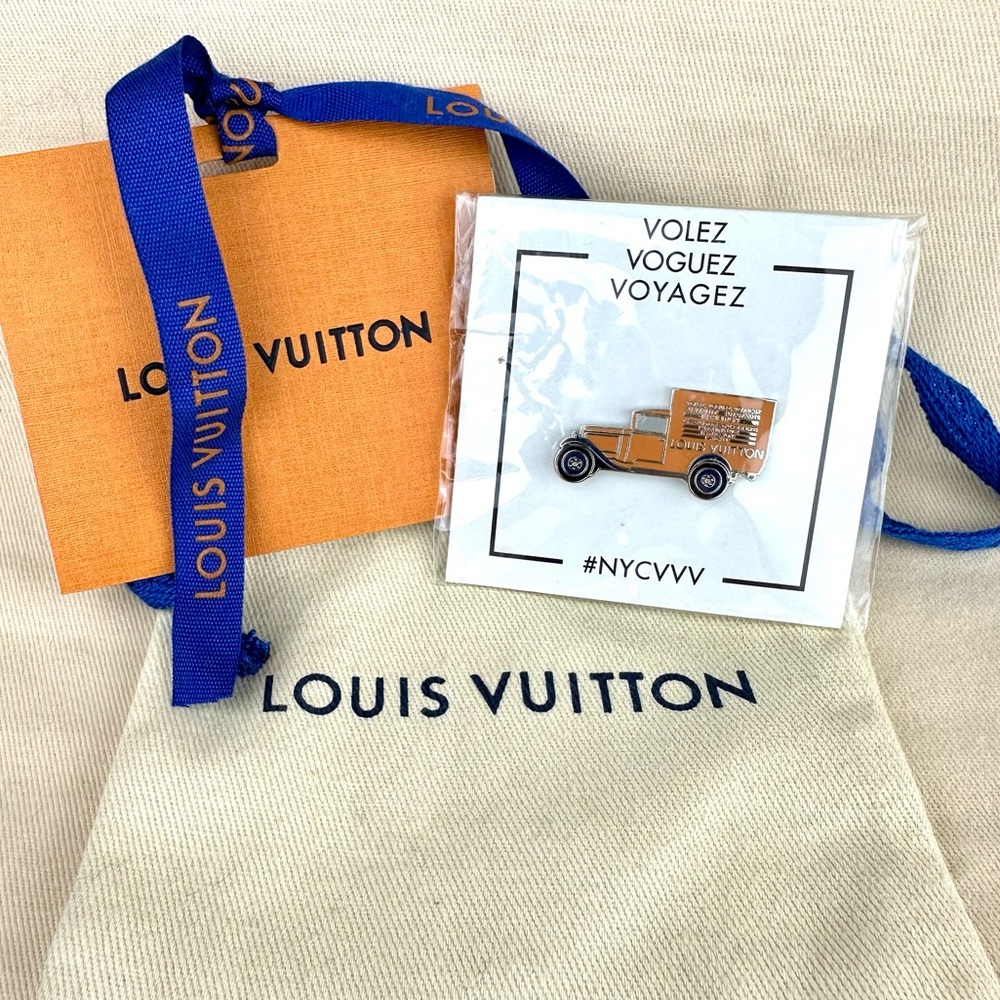 Louis Vuitton Pin with dust bag and gift tag card NEW! Great gift. Stockings!